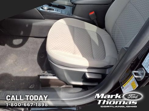 Used 2022 Ford Escape SE w/ Cold Weather Package image 9