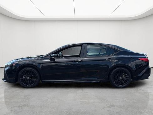 Used 2025 Toyota Camry SE FWD image 5
