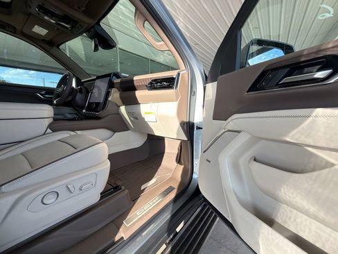 New 2026 GMC Yukon Denali w/ Denali Reserve Package AWD/4WD image 17