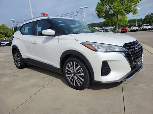 Certified 2024 Nissan Kicks SV FWD image 1