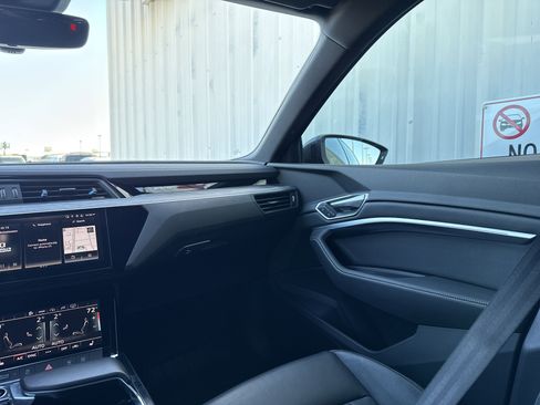Used 2023 Audi e-tron Premium w/ Convenience Plus Package image 22
