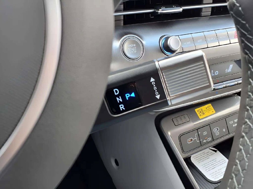 New 2027 Hyundai Kona SEL Premium FWD image 11