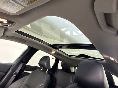 Used 2021 INFINITI QX50 Luxe FWD image 18