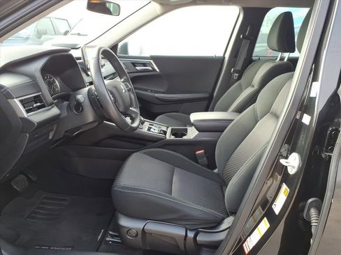 Used 2023 Mitsubishi Outlander ES image 19