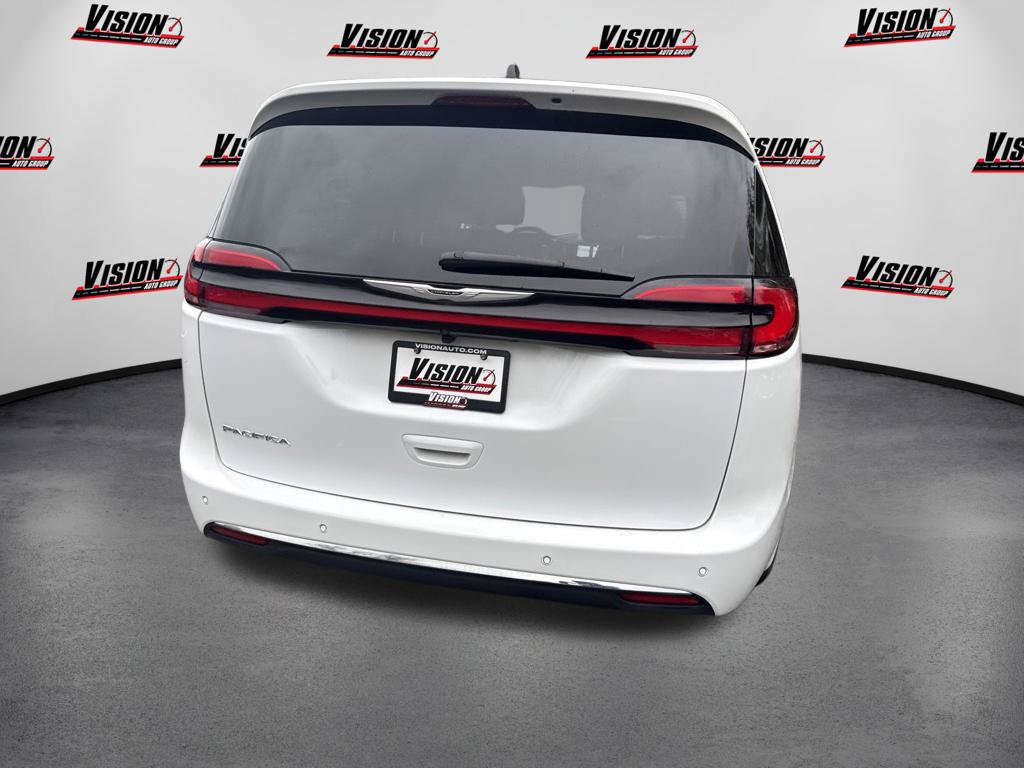 Used 2026 Chrysler Pacifica Select FWD image 6