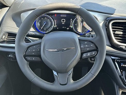 New 2026 Chrysler Pacifica Limited w/ S Appearance Package FWD image 24