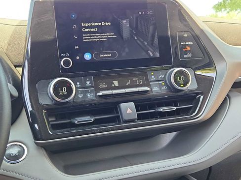 Used 2023 Toyota Highlander LE image 26