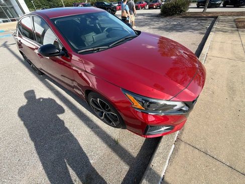 Used 2024 Nissan Altima 2.5 SR w/ SR Premium Package FWD image 6