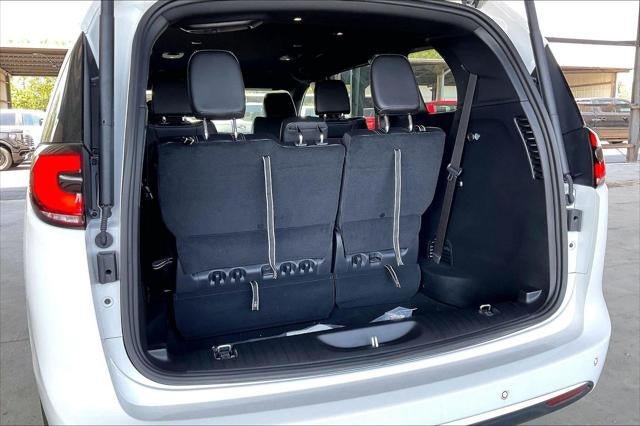 New 2027 Chrysler Pacifica Select FWD image 19