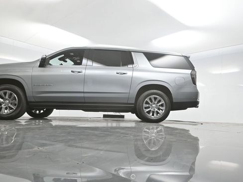 Used 2025 Chevrolet Suburban Premier image 57