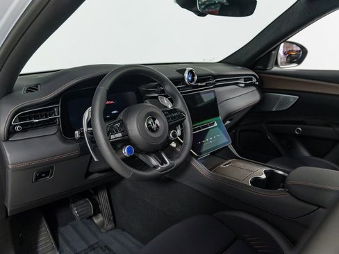 New 2025 Maserati Grecale Folgore image 16