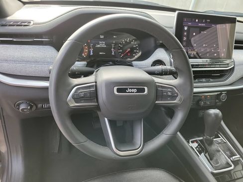 Used 2024 Jeep Compass Latitude AWD/4WD image 26
