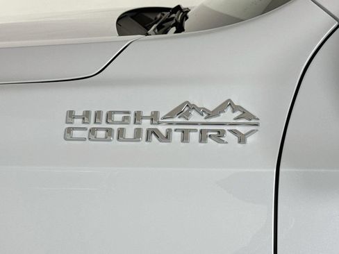 Used 2026 Chevrolet Suburban High Country w/ Sun And Tow Package AWD/4WD image 9
