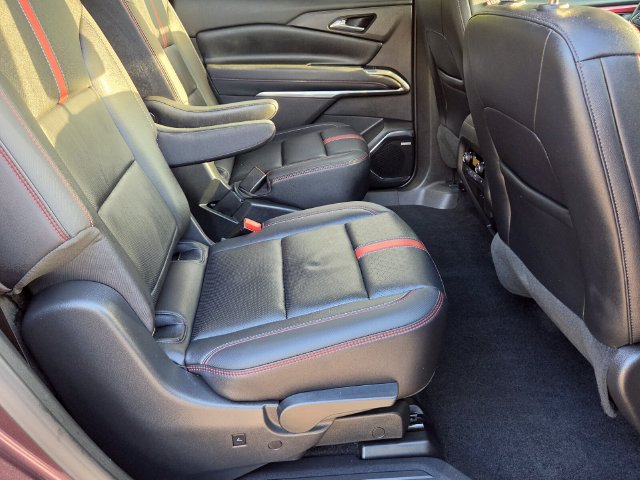 Used 2025 Chevrolet Traverse RS FWD image 18