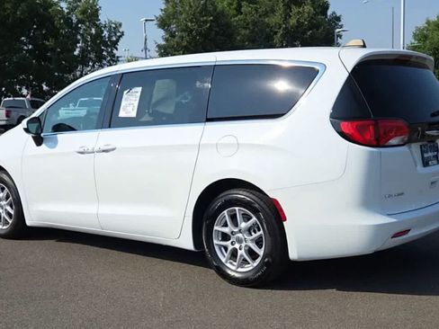 Used 2023 Chrysler Voyager LX FWD image 6