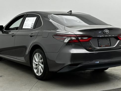 Used 2021 Toyota Camry LE image 5