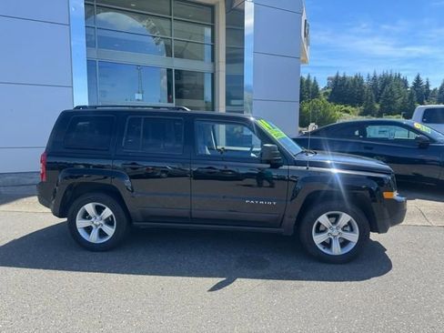 Used 2014 Jeep Patriot Sport w/ Power Value Group AWD/4WD image 2