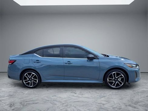 Used 2025 Nissan Sentra SR FWD image 8