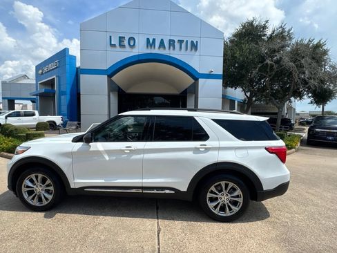 Used 2022 Ford Explorer XLT w/ Equipment Group 202A RWD image 1