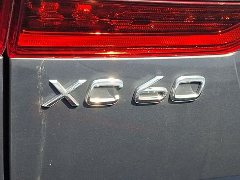Used 2026 Volvo XC60 B5 Plus AWD/4WD image 4