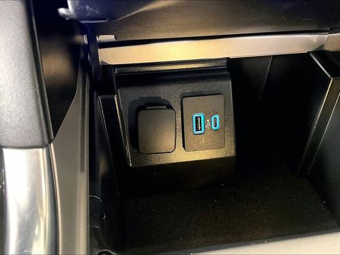 Used 2023 Ford Explorer Limited image 32