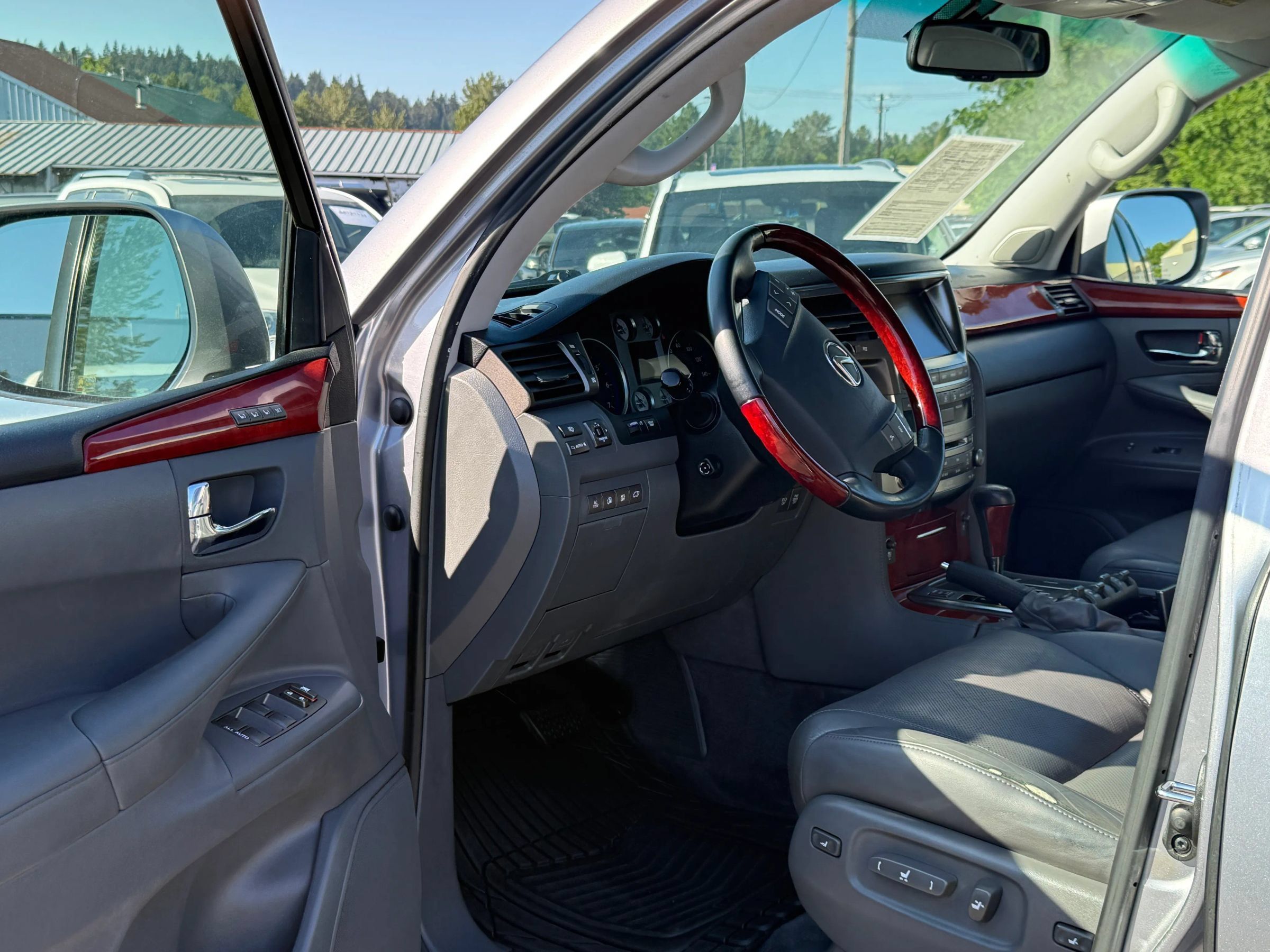 Used 2009 Lexus LX 570 4WD image 16