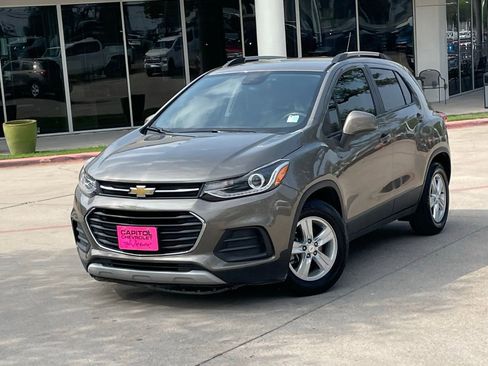 Used 2022 Chevrolet Trax LT w/ LT Convenience Package FWD image 9