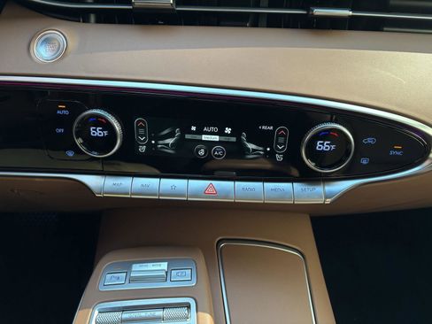 Used 2025 Genesis GV70 2.5T w/ Advanced Package AWD/4WD image 19