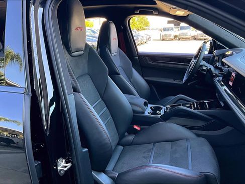 Used 2025 Porsche Cayenne GTS image 8