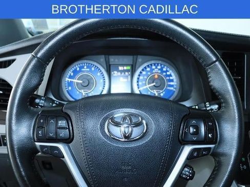Used 2020 Toyota Sienna XLE w/ XLE Navigation Package FWD image 20
