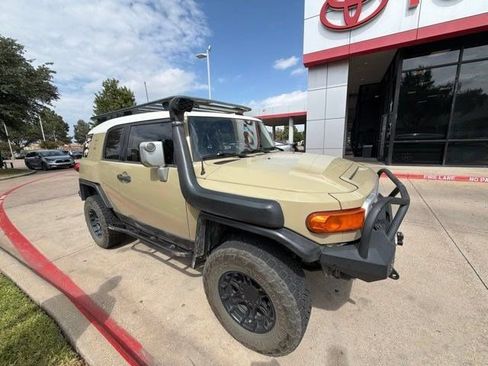 Used 2013 Toyota FJ Cruiser 4WD w/ Convenience Pkg image 3