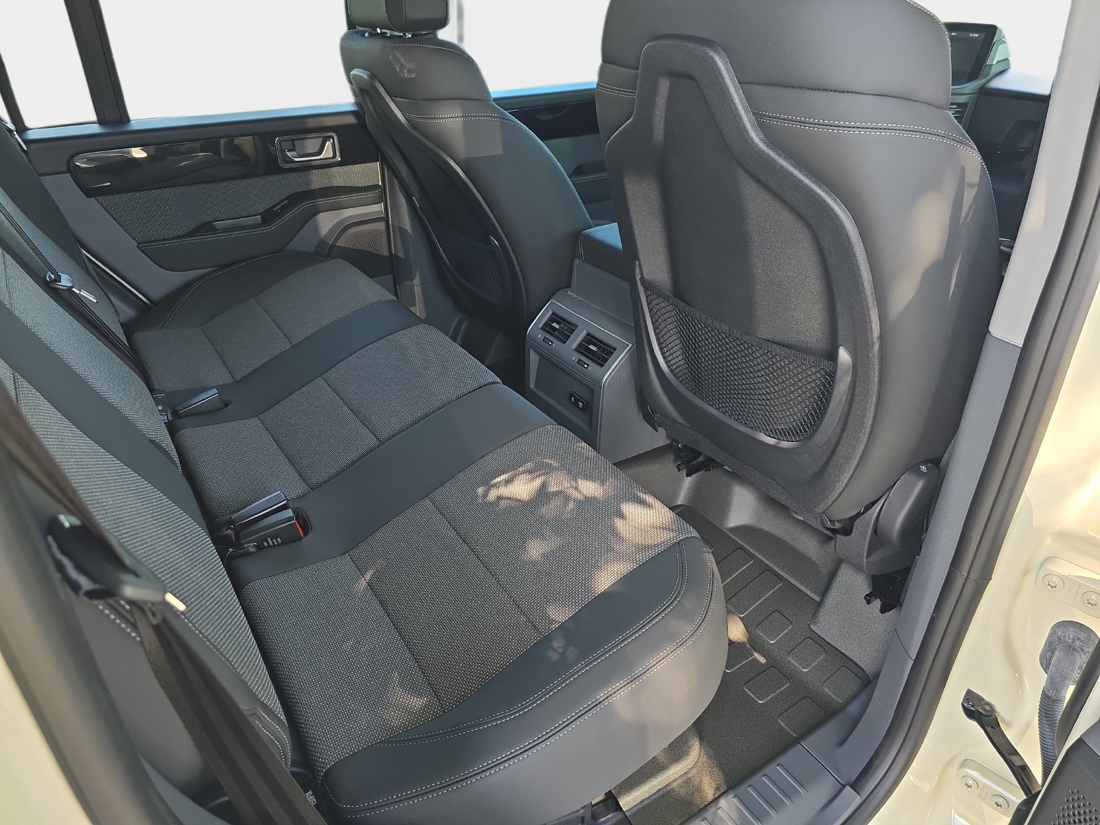Used 2024 INEOS Grenadier Station Wagon AWD/4WD image 12