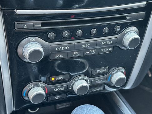 Used 2020 Nissan Pathfinder S FWD image 21