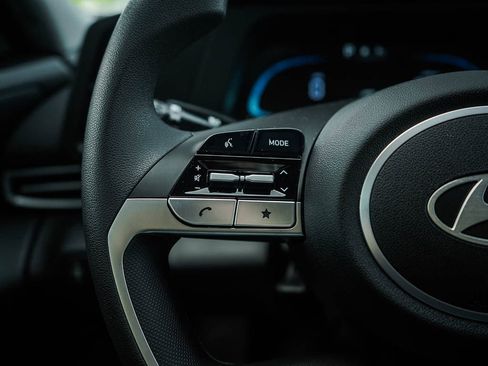 New 2025 Hyundai Elantra SE image 19