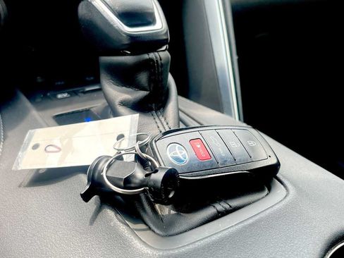 Used 2021 Toyota Venza LE AWD/4WD image 46