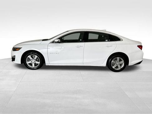 Used 2023 Chevrolet Malibu LT image 2