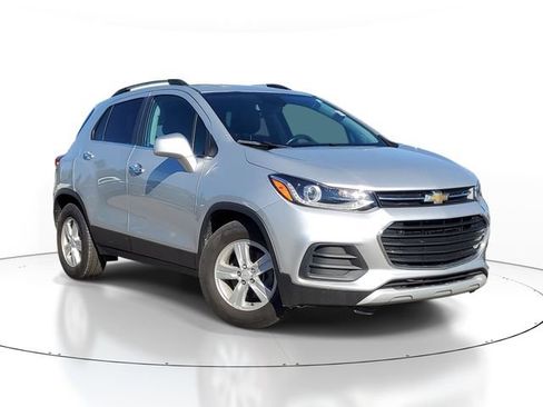 Used 2019 Chevrolet Trax LT w/ LT Convenience Package FWD image 2