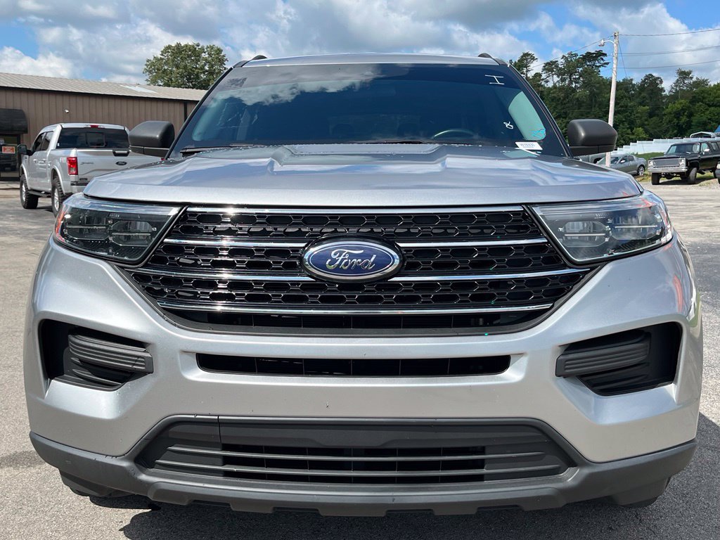 Used 2021 Ford Explorer XLT w/ Class III Trailer Tow Package AWD/4WD image 2