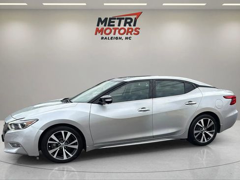 Used 2017 Nissan Maxima Platinum image 11