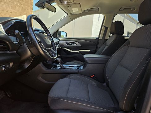 Used 2020 Chevrolet Traverse LT FWD image 11