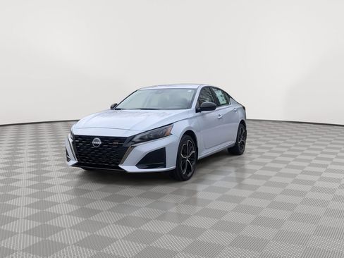 Certified 2025 Nissan Altima 2.5 SR image 4