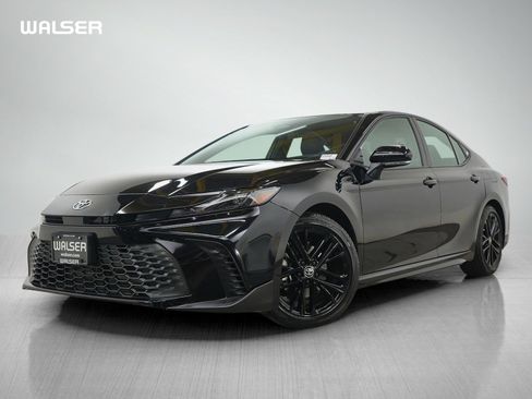 Used 2025 Toyota Camry SE image 1