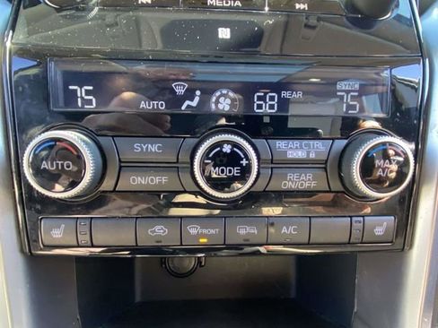 Used 2022 Subaru Ascent Limited w/ Technology Package image 21