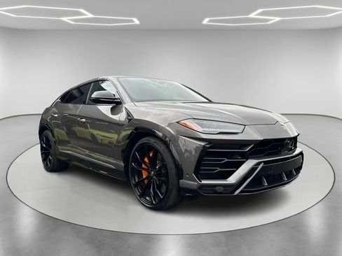 Used 2021 Lamborghini Urus image 3