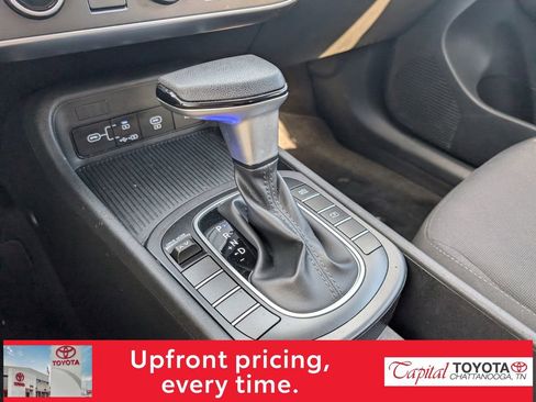 Used 2024 Hyundai Kona SE image 22