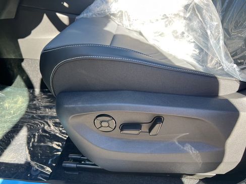 New 2025 Volkswagen Tiguan SE R-Line image 18