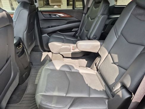 Used 2018 Cadillac Escalade Premium Luxury AWD/4WD image 18