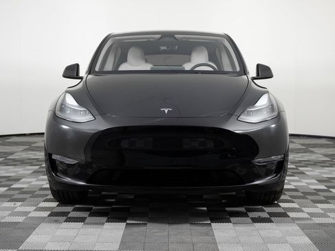 Used 2023 Tesla Model Y Long Range image 11