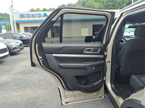 Used 2017 Ford Explorer XLT AWD/4WD image 15