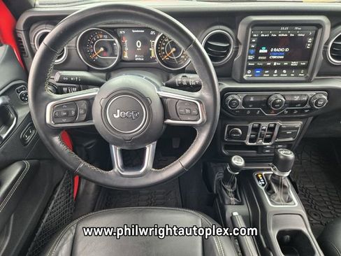 Used 2018 Jeep Wrangler Unlimited Sahara image 12